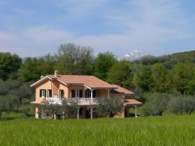 Villa dans les Abruzzes avec vue panoramique sur les montagnes de la Maiella