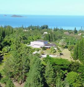 Villa de luxe avec vue panoramique sur lagon et montagne