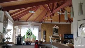 vue sur salon salle à manger depuis la cuisine 